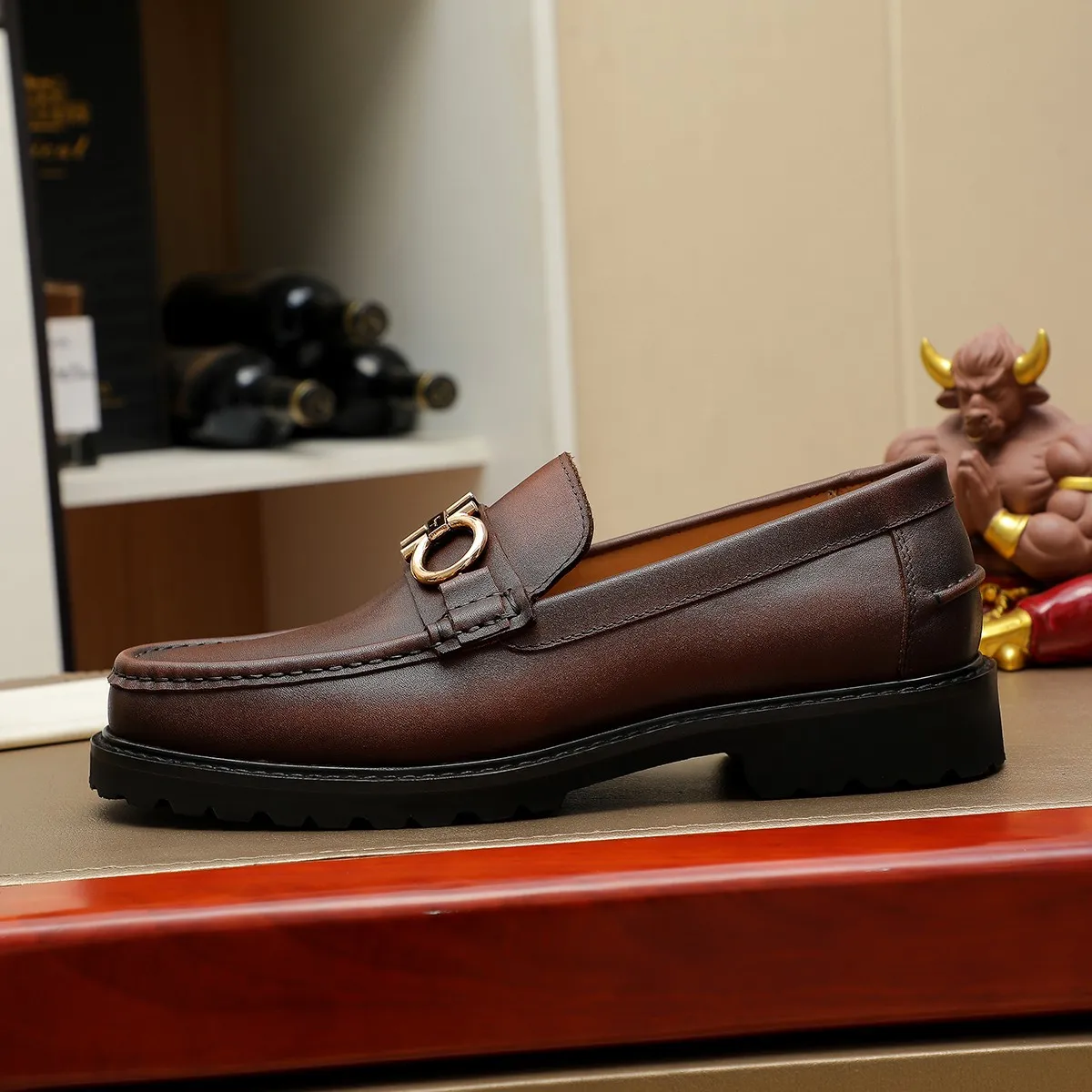 Men's shoes 💰440 Ferragamo [Ferragamo] top imported suit men's shoes 💯Original copy of the official website, product materials: selected imported embossed calfskin + luxury hardware buckle accessories ~ imported water-dyed cow 🐂 leather lining. Strong three-dimensional visual effect, original combination outsole, multiple colors available😘 Size: 39-44 (38.45.46. Customized)